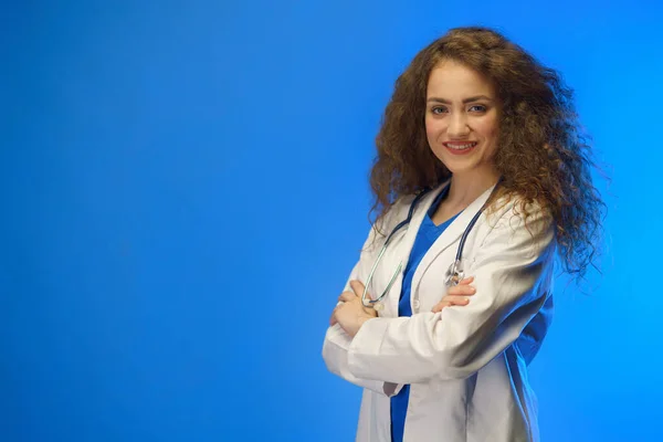 Studio Shot Young Female Doctor Looking Camera Blue Background — Foto Stock