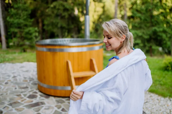 Young Woman Preapring Get Hot Bath Outdoors Summer Holidays Mountains — Fotografia de Stock