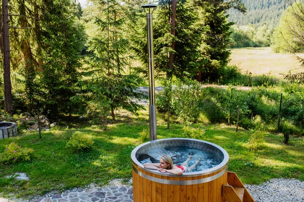 Young Woman Enjoying Wooden Bathtub Fireplace Burn Wood Heat Water — Zdjęcie stockowe