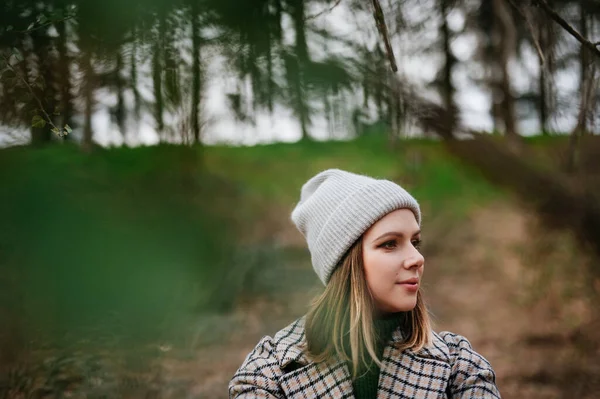 Portrait Young Woman Coat Knitted Cap Autumn Nature Walking Forest — Stok Foto