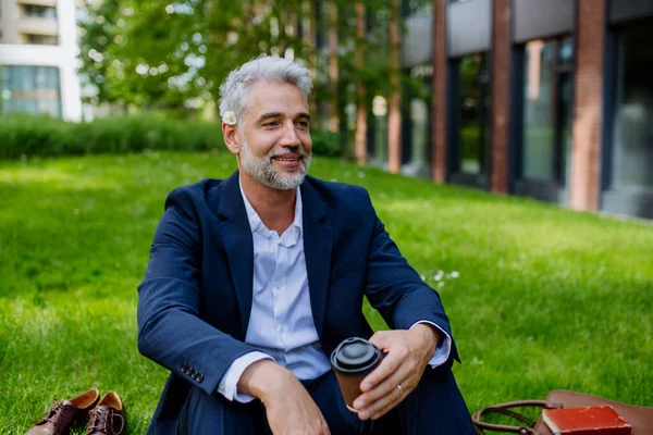 Mature Businessman Resting Sitting Barefoot Park Cup Coffee Feeling Free — Stok fotoğraf