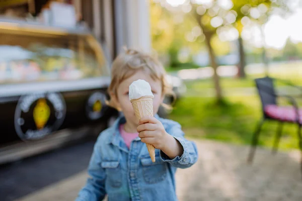 Little Girl Enjoying Ice Cream Park Hot Summer Day — Zdjęcie stockowe