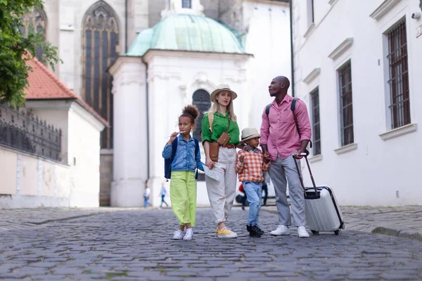 Happy Multiracial Family Travel Together Suitcases Walking Old City Centre — Stockfoto