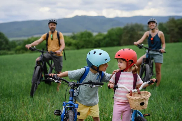 Portrait Young Family Little Children Preapring Bike Ride Standing Bicycles — Stock Photo, Image