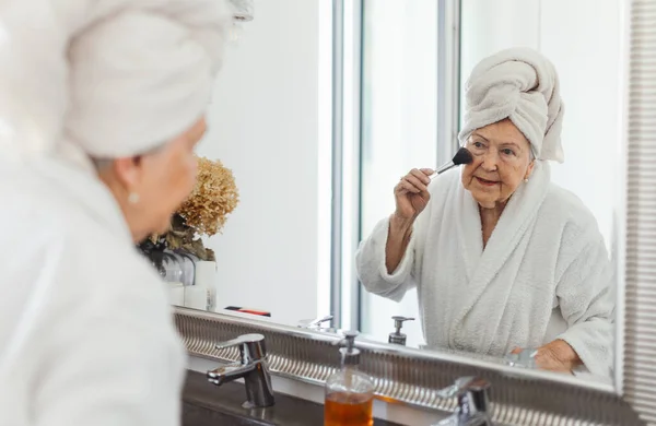 Senior Woman Standing Front Mirror Her Bathroom Preparing Her Face — Foto Stock