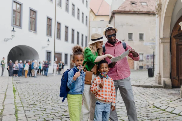 Happy Multiracial Family Travel Together Suitcases Walking Old City Centre — 图库照片