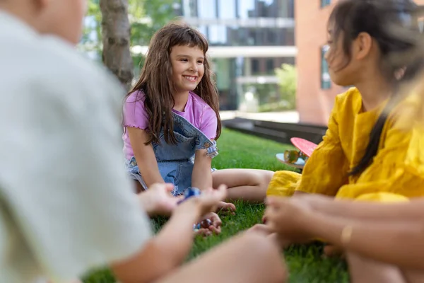 Happy Kids Playing Talking Together City Park Summer Day — ストック写真