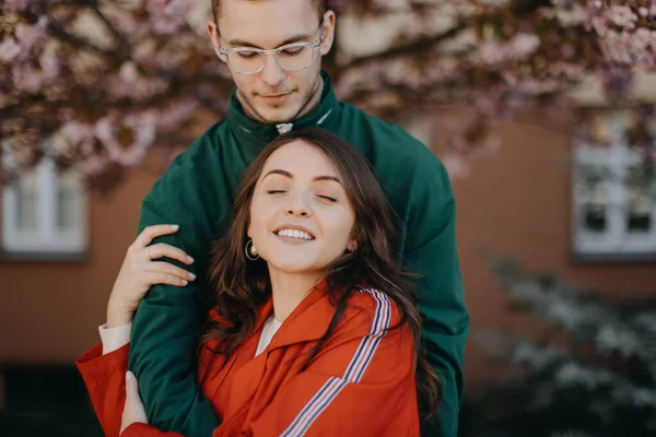 Young Couple Love Walking Outdoors City Street Hugging — Stockfoto