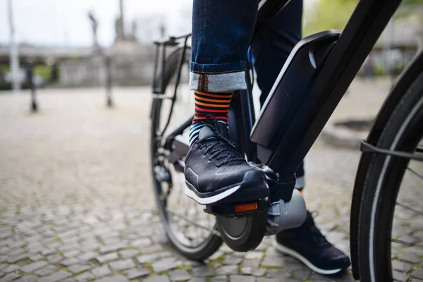 Businessman Commuter Way Work Close His Legs Riding Bicycle — Foto de Stock