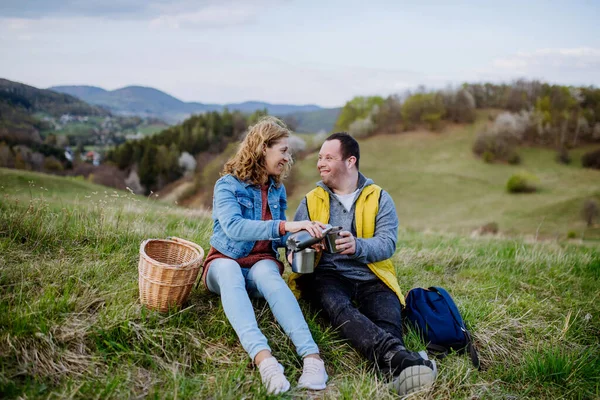 Portrait Happy Young Man Syndrome His Mother Resting Nature Sitting — Foto Stock