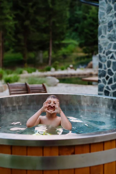 Top View Little Boy Relaxing Outdoor Hot Tub Summer Holiday — Stockfoto