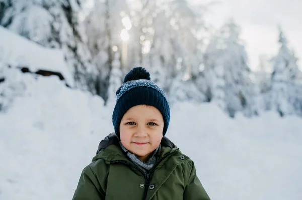 Winter Portrait Little Boy Warm Clothes Knitted Hat Outdoors Winter — Stok fotoğraf