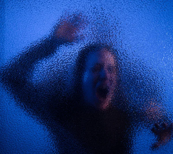 Der Schatten Der Schreienden Frau Hinter Glas Konzept Häuslicher Gewalt — Stockfoto