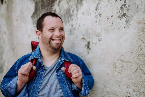 Portrait Happy Young Man Sydrome Backpack Street Smiling — Fotografia de Stock