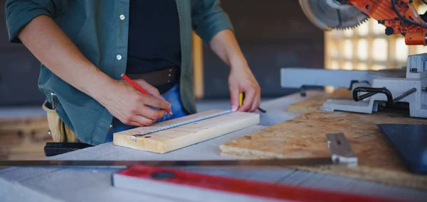 Carpenter Measuring Wooden Planks Making Marks Pencil Carpentry Concept — Stok fotoğraf