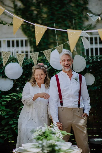 Mature Bride Groom Having Romantic Moment Wedding Reception Backyard — Stock Photo, Image