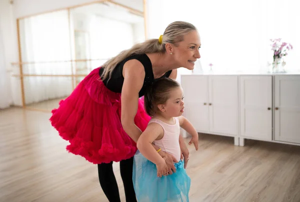 Little Girl Syndrome Learning Ballet Dance Lecteur Ballet Studio — Stock Photo, Image