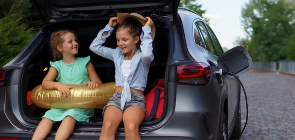 Cute Little Girls Sitting Boot While Waiting Charging Car Travelling — Foto Stock