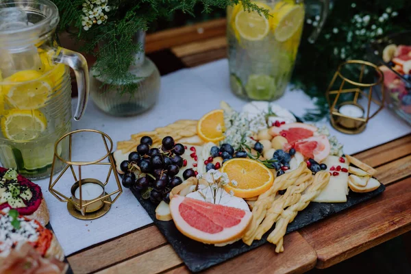 Primer Plano Buffet Postres Pequeña Recepción Boda Patio Trasero — Foto de Stock