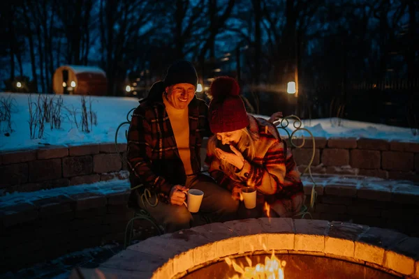 Senior Couple Sitting Heating Together Outdoor Fireplace Winter Evening — Stock Photo, Image