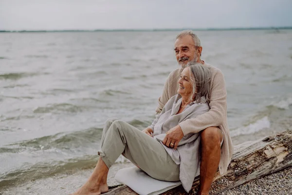 Senior Couple Sitting Having Romantic Moment Autumn Sea — Stock Photo, Image