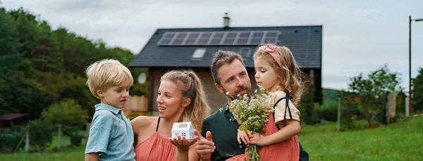 Close Young Family Holding Paper Model House Solar Panels Alternative — Stock Photo, Image