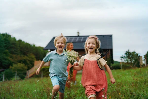 Happy Family Running House Solar Panels Alternative Energy Saving Resources — Stock Photo, Image