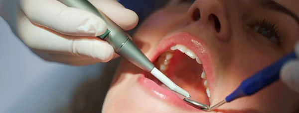 Primer Plano Del Examen Dental Una Ambulancia — Foto de Stock