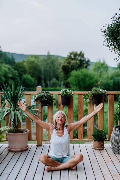 Senior Woman Sitting Outdoors Terrace Summer Doing Yoga Exercise — Foto de Stock