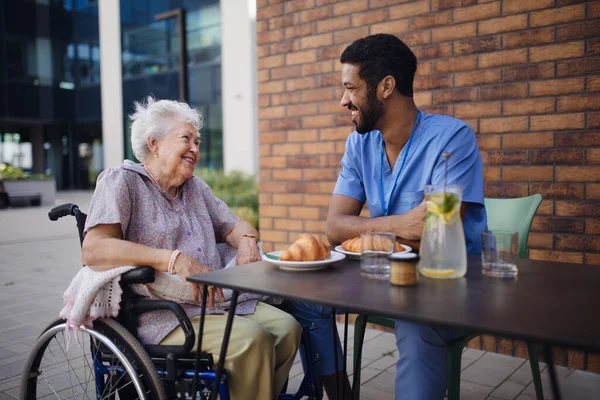 Caregiver Having Breakfast His Client Cafe — Stock Photo, Image