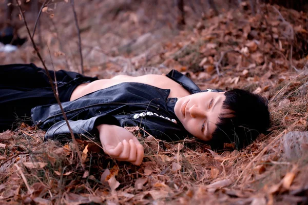 Woman in the autumn forest — Stock Photo, Image