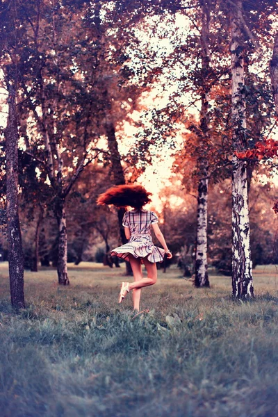 Girl in forest — Stock Photo, Image