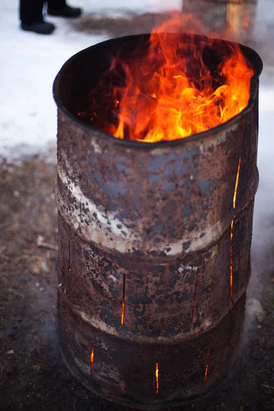 Iron barrel with fire — Stock Photo, Image