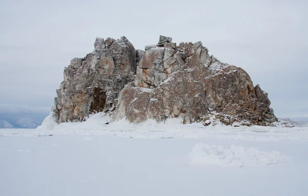 Mount sjamaan winter olkhon — Stockfoto