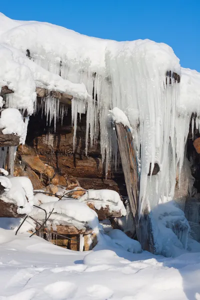 Navire rouillé congelé dans la glace — Photo