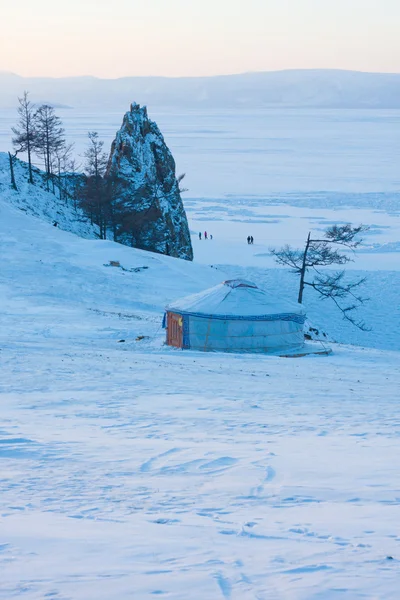 마운트의 샤먼 겨울에 올혼 섬 — 스톡 사진