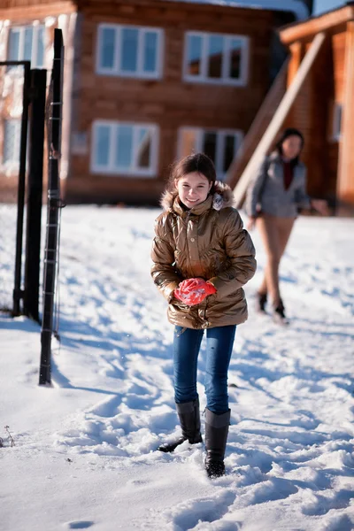 Girl playing in snow — Stock Photo, Image