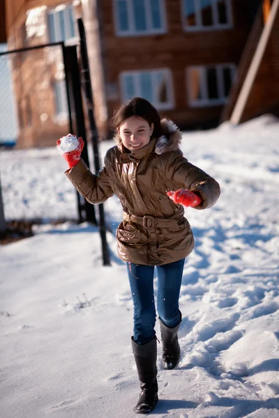 Girl playing in snow — Stock Photo, Image