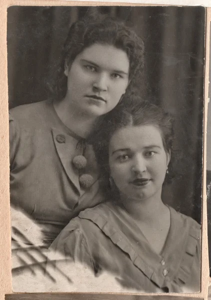 Retrato de dos mujeres. estilo retro . —  Fotos de Stock