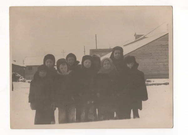 Старі фотографії дітей на природі — стокове фото