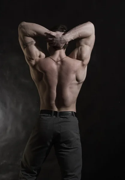Arrière du bodybuilder masculin — Photo
