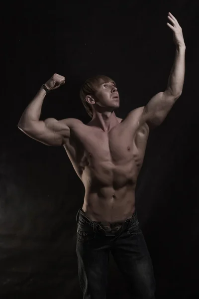 Muscular young bodybuilder — Stock Photo, Image