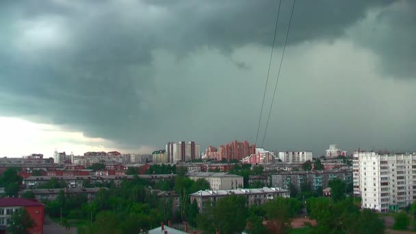 Tormenta sobre la ciudad — Vídeos de Stock