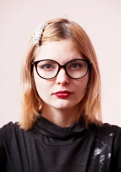 Hermosa chica con gafas — Foto de Stock