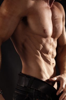 kaslı erkek torso