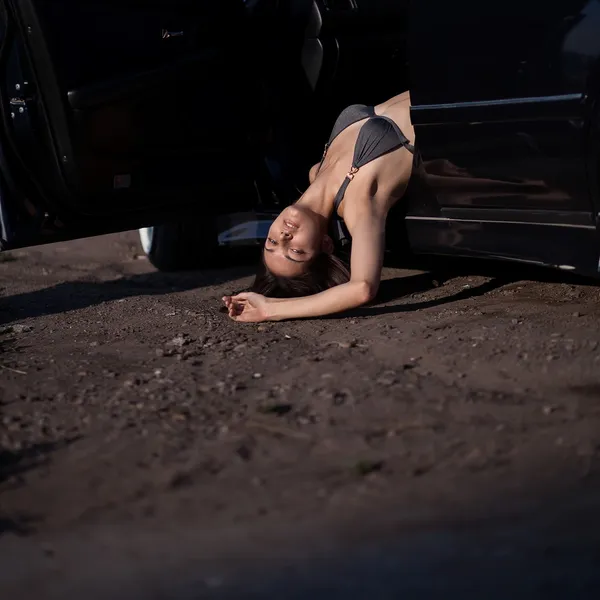 Ölü kadın arabada — Stok fotoğraf