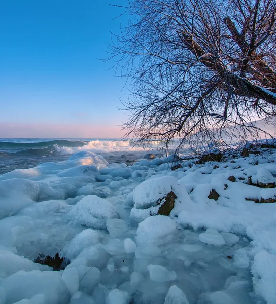 Orilla de invierno del lago Baikal — Foto de Stock