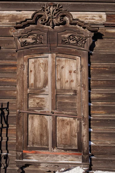 Antigua casa de madera en la ciudad de Irkutsk —  Fotos de Stock