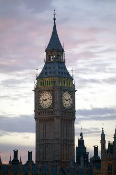 Big Ben e Palácio de Westminster ao entardecer — Fotografia de Stock