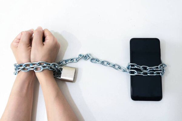 Мобильный телефон приковал концепцию социальных сетей к ручному телефону